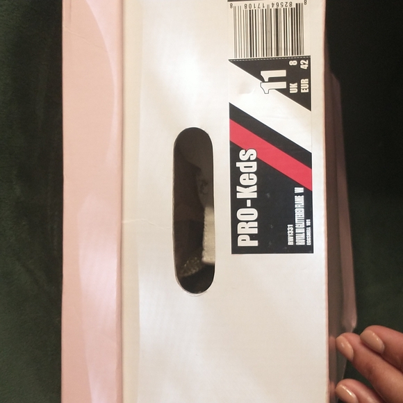 Shoes - Picture 9 of 10